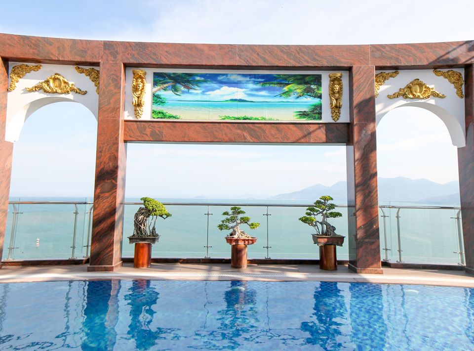 Có thể ngắm nhìn trọn vẹn cảnh biển và bầu trời xinh đẹp của thành phố ở bất kì thời điểm nào trong ngày - Ảnh: Viet Nam Taste Hotel